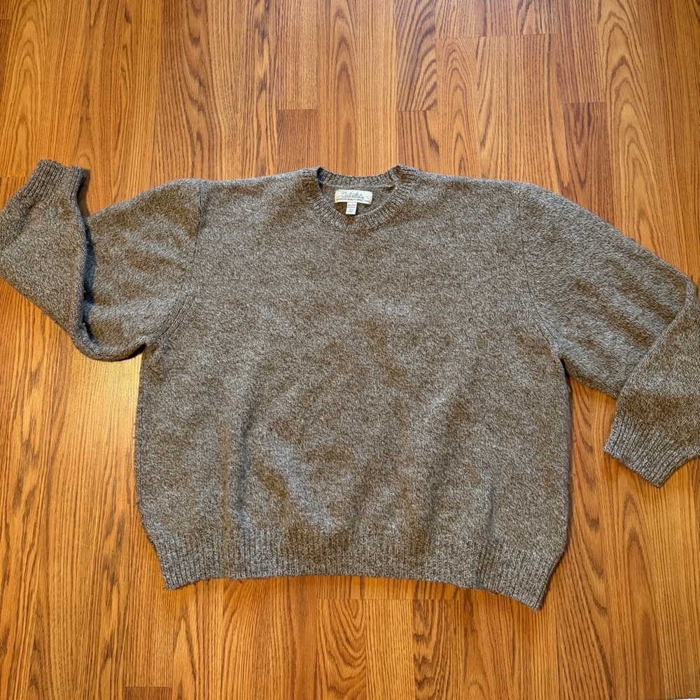 Cabela's Gray Crewneck Sweater